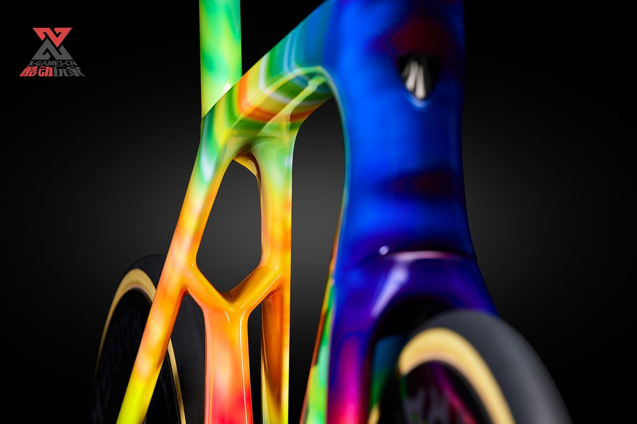 Working_Gallery_Rainbow_Madone_16x9Detail2.jpg