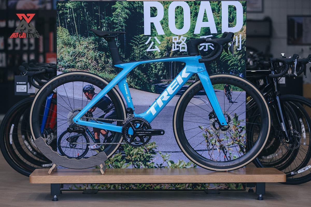 现在最热的Madone SLR,图为蓝色队版.JPG