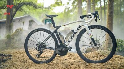 荣耀加冕 Trek P1首度为中国车手打造彩虹冠军涂装