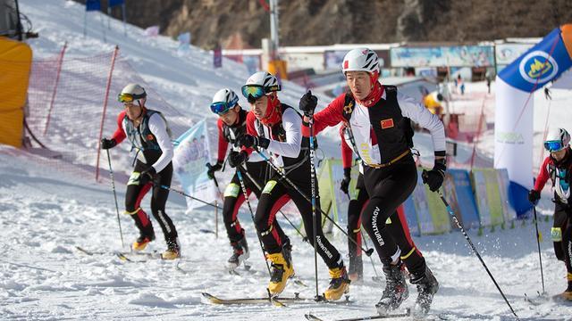 2019亚洲杯滑雪登山赛暨全国滑雪登山挑战赛在崇礼万龙滑雪场举行